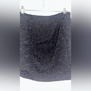 Waverly Grey Black Animal Print Pencil Skirt ruched look sides 16” length  sz 8